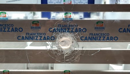 Intimidazione contro la segreteria politica di Cannizzaro, “Non avrei mai immaginato potesse accadere un fatto di tale gravità” Il parlamentare di Forza Italia in un post social scrive, "Ciò che è accaduto non ci scalfisce, non ci frena"