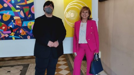 La reggina Elvira Sirio protagonista tra le opere della Mostra Mediterraneo al Palazzo della Cultura Plauso del sindaco facente funzioni della Città Metropolitana Carmelo Versace che ha messo in evidenza le straordinarie opere dell'artista reggina