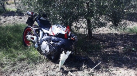 Domenica di sangue sulle strade calabresi, scontro tra un’auto e una moto, deceduto il motociclista Si sta lavorando al fine di risalire all’esatta dinamica dell’incidente. Si è in attesa dell’esito dell’effettiva ricostruzione del dramma