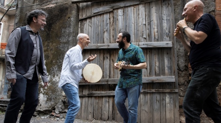 La musica calabrese protagonista del festival In Aspromonte a San Giorgio Morgeto il 7 e 8 settembre Dopo una ricca stagione di eventi, con il cartellone di Estate Morgetia 2022 che ha riempito di presenze il centro storico sangiorgese, il 7 e 8 settembre la tradizione musicale calabrese sarà di scena sul palco allestito in Località Melia