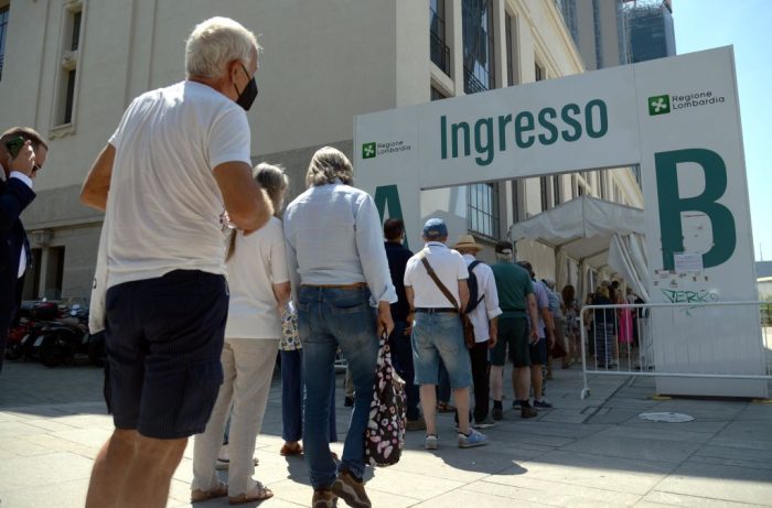 Covid, in Italia altri 34.444 casi e 41 decessi