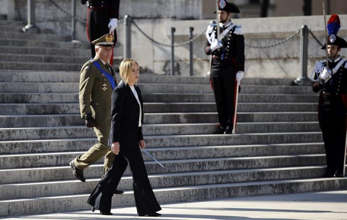 Meloni depone una corona d’alloro all’Altare della Patria