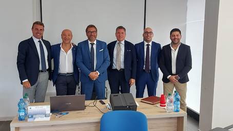 Anapa, Sintonia tra Assicuratori e Confcommercio ANAPA (Associazione Nazionale Agenti Professionisti di Assicurazione) rete impresAgenzia, nella persona del presidente regionale Domenico Cugliari, ha convocato la giunta regionale presso la sede di Confcommercio di Vibo Valentia, alla quale ha preso parte il suo presidente, Dott. Salvatore Nusdeo e il direttore della Calabria centro (Catanzaro, Vibo Valentia e Crotone), Dott. Giovanni Ferrarelli