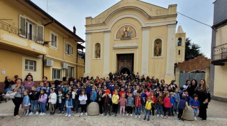 Cerimonia di inaugurazione dell’Anno Scolastico del plesso di Scuola di San Martino “Contestabile” Ad attenderli  il Parroco Don Pino De Raco, la Dirigente scolastica Dott.ssa Maria Concetta Muscolino, la Vice Preside Stefania Sorace, il Presidente d’Istituto Gaetano Santoriello e i genitori per  rappresentare l'abbraccio e la disponibilità alla cooperazione costruttiva dell' intera comunità scolastica