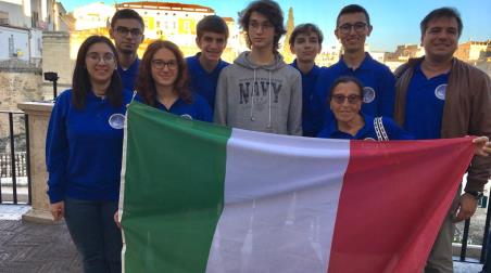 Due studenti reggini sul podio dei Campionati internazionali di astronomia, la soddisfazione della Metrocity: “Orgogliosi dei nostri ragazzi” Alla manifestazione, svoltasi a Matera, hanno preso parte 78 ragazzi in rappresentanza di 12 nazioni