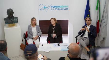 Venti anni di storia: la Fondazione Falcomatà celebra il suo ventesimo anniversario Diverse iniziative in programma per la chiusura dell'anno: si comincia il 5 novembre a Palazzo Alvaro con il Premio Giornalistico Nazionale La Matita Rossa e Blu ai giornalisti Gaia Tortora ed Emiliano Fittipaldi