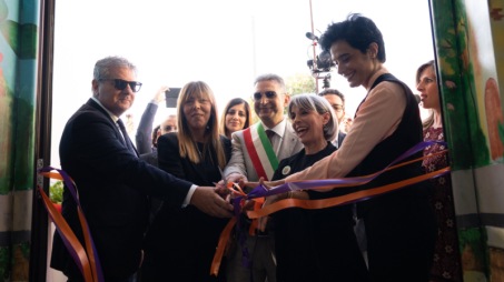 Inaugurata CasaPaese a Cicala: una grande festa all’insegna dell’umanità e dell’accoglienza per persone affette da Alzheimer e demenze neurodegenerative Un’intera comunità si è stretta attorno a quest’opera straordinaria - prima e unica in Calabria interamente dedicata a persone affette da demenze