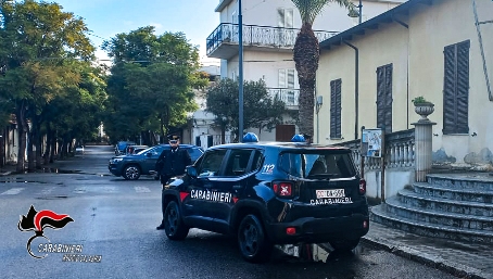 Evade dai domiciliari nell’intento di compiere furti, arrestato un 25enne nel Reggino Solo il 18 novembre scorso, il giovane era già stato denunciato per la medesima fattispecie di reato, oltre che per possesso di chiavi alterate o grimaldelli