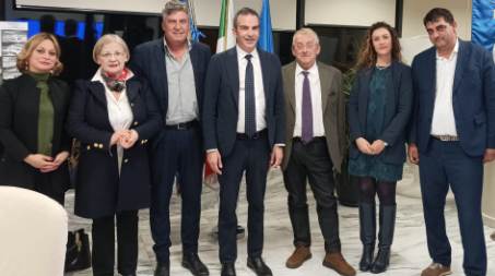 Politica, delegazione di Italia Viva Calabria ricevuta dal Presidente Roberto Occhiuto I numerosi spunti offerti dalla delegazione del partito sono stati esaminati con massima attenzione e accolti con favore in quello che è stato un clima di massima collaborazione con il Presidente