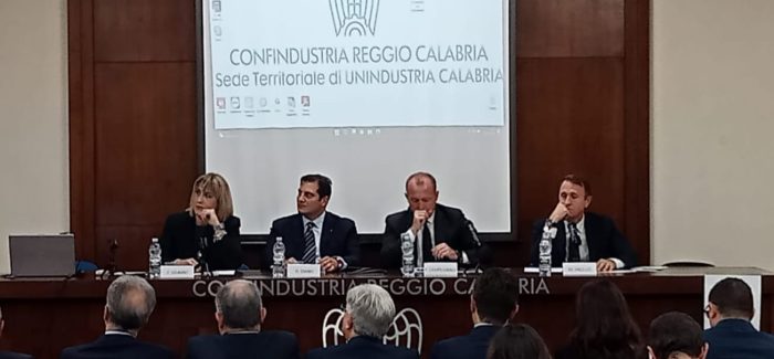 “Il Microcredito nella Pianificazione degli Investimenti delle Microimprese” E' il titolo del convegno, organizzato dal Comitato Regionale Piccola Industria Unindustria Calabria con la Sezione Metalmeccanica/Installazione Impianti Unindustria Calabria