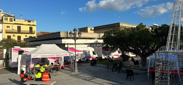 Si è rivelata un successo oltre ogni aspettativa, la Carovana della Prevenzione Komen Italia Tenutasi oggi a Siderno in Piazza Vittorio Veneto, dalle ore 9.30 alle ore 16.30