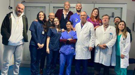 Gom Reggio Calabria, la Radioterapia reggina festeggia 25 anni di attività E lo fa all’interno dello stesso reparto, alla presenza di tutti gli attori (medici, infermieri, tecnici, fisici e tutto il personale) che hanno permesso nel tempo di far crescere questa importante e delicata struttura ospedaliera