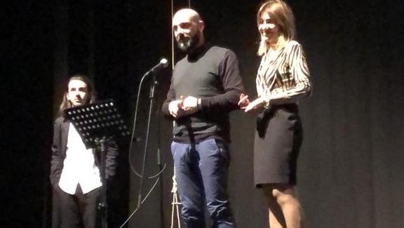 Cittanova, “Sono morto ma non lo sapevo”, il monologo dello Scrittore  Vincenzo Fuorviante Furfaro Magistralmente interpretato dal giovanissimo e talentoso Vincenzo Petullà. Andato in scena il 27 dicembre al teatro Gentile