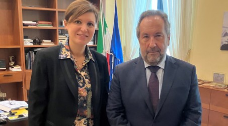 Visita istituzionale del Garante della Salute della Regione Calabria al Prefetto di Reggio Calabria Dott. Massimo Mariani Durante l’incontro, cordiale e proficuo, si è concordato sull’idea di collaborare progettualmente per definire azioni future atte a rafforzare la capacità di lavorare in rete da parte dei vari livelli istituzionali e amministrativi