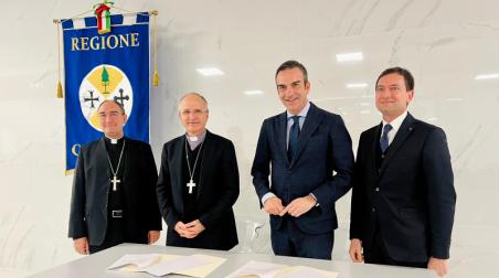 Accordo Regione-Conferenza Episcopale Calabria: tutela e valorizzazione beni culturali ecclesiastici Il presidente della Regione Calabria, Roberto Occhiuto, e il presidente della Conferenza Episcopale Calabra, Sua Eccellenza Monsignor Fortunato Morrone, hanno sottoscritto un accordo quadro per la tutela e la valorizzazione dei beni culturali appartenenti ad enti ed istituzioni ecclesiastiche