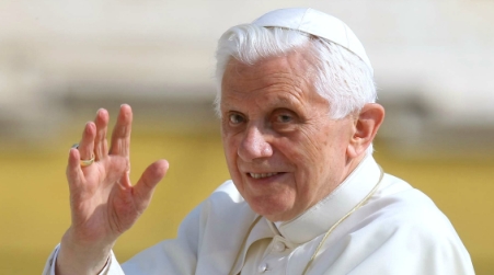 Papa Benedetto XVI il vero rivoluzionario, l’unico che ha combattuto contro il male assoluto della chiesa. Ha spretato 476 preti pedofili Antonio Marziale è stato chiarissimo sulla lobby potentissima della pedofilia nella società civile ed in particolare nella chiesa. La pedofilia rischia di travolgere la stessa esistenza della chiesa cattolica 