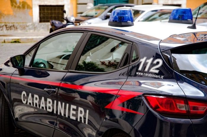 Sequestrano e picchiano 13enne, arrestati due 15enni a Caltanissetta