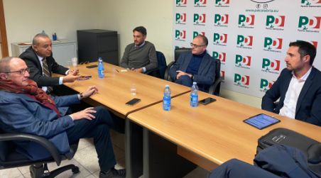 Si è riunito il gruppo del Pd in Consiglio regionale per il congresso e il no all’autonomia differenziata della Lega La discussione è stata aperta dal capogruppo dem Mimmo Bevacqua che ha posto al centro del dibattito i temi legati all’imminente congresso nazionale del partito e all’attività del gruppo regionale