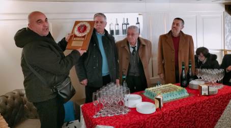 Palmi, l’Associazione Prometeus festeggia i 100 anni di don Mimmo Carrozza L'Associazione Prometeus ha festeggiato i 100 anni di don Mimmo Carrozza, eccellente sarto artigiano di Palmi