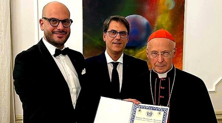 Il Cardinale Angelo Bagnasco Nominato Presidente del Comitato Etico Scientifico dell’Istituto Nazionale Azzurro Andrà a sostituire il precedente Presidente Cardinale Sua Eminenza Rev. Edwin Frederick O’Brien il quale assumerà la carica di Presidente emerito del comitato etico scientifico