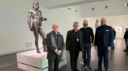 Visita del Vescovo del Venezuela, Sua Eccellenza Monsignor Benito Adán Mendez Bracamonte al Museo di Reggio Calabria Sua Eccellenza giunto a Reggio Calabria per l’incontro formativo dei Membri dell’Istituto Nazionale Azzurro, è rimasto incantato dalla bellezza della città