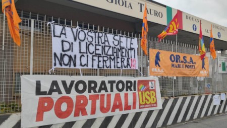 USB: da Gioia Tauro a Genova per i diritti e per la libertà Ieri, 20 febbraio, una delegazione di USB Calabria ha partecipato alla giornata di sciopero e mobilitazione davanti al Porto di Gioia Tauro, proclamata dall’Orsa Porti dopo il licenziamento del suo segretario Domenico Macrì