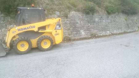 Condofuri, Clemensi, “Sono iniziati i lavori di pulizia cunette sulla strada che collega la SS106” La percorrenza della strada, infatti, è diventata un incubo per gli automobilisti i quali si trovano ad affrontare buche, frane, restringimenti, ecc. che rendono davvero pericoloso il lungo tratto di strada