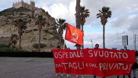 Fronte Comunista sull’Ospedale di Tropea, “circa le origini dell’inesorabile svuotamento” Cominciamo con quello che è stato lo stop provvisorio alla chemioterapia all'ospedale di Tropea, per via dell'assenza dell'unico anestesista in loco, che molto scalpore ha (giustamente) suscitato