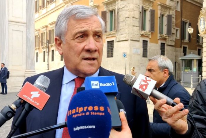 Immigrazione, Tajani “Avanti con salvataggi, favorire quella regolare”