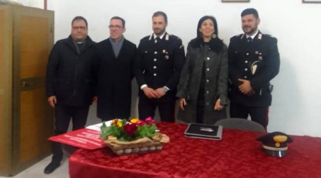 Contrasto alle truffe, i carabinieri incontrano gli anziani a Melito Porto Salvo Storie sempre più frequenti di raggiri ai danni di persone anziane che in qualità di vittime più solitarie e deboli, si fidano con infantile ingenuità di chi invece è pronto ad ingannarli con crudeltà