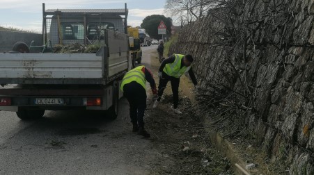 Cooperazione tra Anas e le Amministrazioni Locali contro il degrado causato dei rifiuti Installazione di una fototrappola e rimozione dei rifiuti in collaborazione con il comune di Scandale 