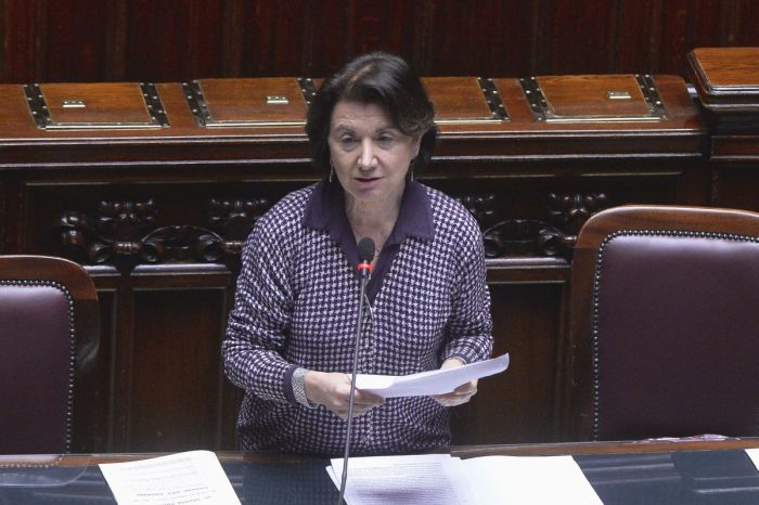 Roccella “Natalità è questione di sistema, non di bonus”