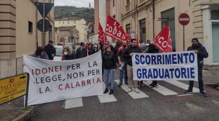 Sicobas Calabria converge su Ao Cosenza continua il braccio di ferro sui diritti dei lavoratori Nella giornata del 5 Aprile 2023 il Si Cobas Calabria ha manifestato a Cosenza per ribadire il diritto al lavoro