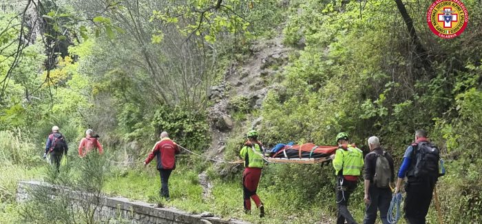 ESCURSIONISTA SI INFORTUNA SU UN SENTIERO: SALVATA DAL SOCCORSO ALPINO