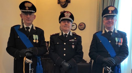 Avvicendamento comando Carabinieri forestali Calabria Si è svolta presso il Comando Regione Carabinieri “Forestale” della Calabria, la cerimonia di avvicendamento al vertice del Comando, tra il Colonnello Giovanni MISCEO ed il Colonnello Giorgio Maria BORRELLI, che assumerà il comando del Raggruppamento Carabinieri CITES di Roma