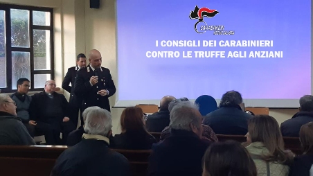 I consigli dei Carabinieri contro le truffe agli anziani nel Reggino Tra questi, si annovera in ultimo, quello avuto a Pellaro, presso la Parrocchia di “S. Maria del Lume” tra il Comandante e i carabinieri della locale Stazione con un cospicuo gruppo di anziani