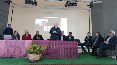 A Bova “un viaggio nella storia e nella lingua della Calabria greca”, Versace: “Riscopriamo la bellezza delle nostre radici” Il sindaco facente funzioni di Palazzo Alvaro ha preso parte all'evento promosso nell'ambito di un progetto che ha visto coinvolti la Città Metropolitana, il Comune di Bova e le scuole del territorio, con capofila il Liceo Scientifico Leonardo Da Vinci