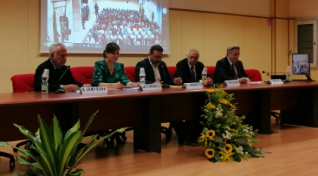 “Per non dimenticare”, prima giornata per onorare lo straordinario lavoro dei medici reggini Si è svolta questa mattina presso l'Auditorium dell'Ordine dei Medici Chirurghi e degli Odontoiatri di Reggio Calabria, la prima Giornata dedicata al personale medico, evento fortemente voluto dalla Garante regionale della Salute, Anna Maria Stanganelli