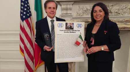 Il giornalista reggino Emilio Buttaro premiato a New York Il cronista calabrese è stato premiato durante la cerimonia annuale dell'Association of Italian American Educators, l'organizzazione nata nel 1997 che dedica la sua attività alla promozione della lingua e della cultura italiana