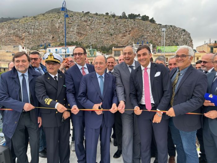 Palermo, inaugurato pontile di Mondello e accesa la nuova illuminazione