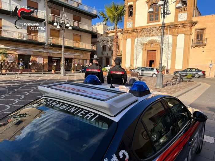 Spacio di droga ed estorsioni, 12 misure cautelari nel palermitano