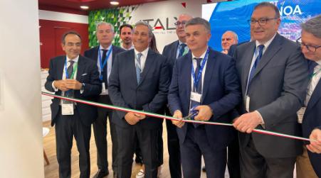 Al “Transport Logistic” di Monaco, il presidente Agostinelli ha illustrato il programma di sviluppo del porto di Gioia Tauro Si tratta della principale fiera al mondo per il comparto della logistica e dell’intermodalità, dove si presentano i nuovi mezzi, le soluzioni e le applicazioni dell’IT (Information Technology) funzionali alla futura mobilità sostenibile dei trasporti globali