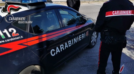 Sempre la stessa terribile storia. Un uomo nel Reggino non accetta la separazione e minaccia la sua ex, arrestato un 38enne L’intervento dei militari ha impedito che l’uomo, in stato di alterazione psicofisica dovuta all’abuso di sostanze alcoliche, riuscisse nell’intento e arrivasse a compiere un gesto violento all’interno della casa dove la ex compagna vive con il loro figlio di 2 anni