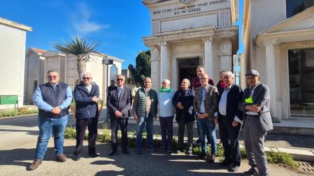 Reggio Calabria ricorda le vittime dei bombardamenti del 6 maggio 1943 Alla cappella dentro il Cimitero monumentale di Condera una commossa cerimonia ha segnato l'omaggio del sindaco metropolitano facente funzioni Carmelo Versace e dell'Assessore Francesco Gangemi