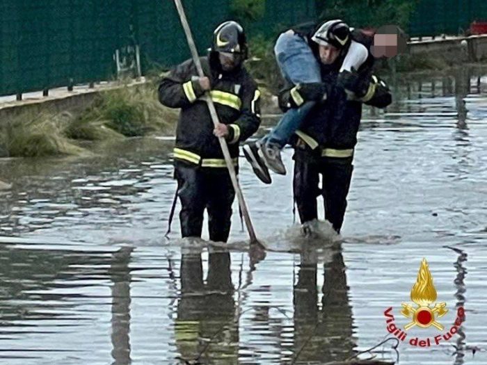 Allagamenti a Palermo ed in Provincia, automobilisti soccorsi dai Vigili del fuoco