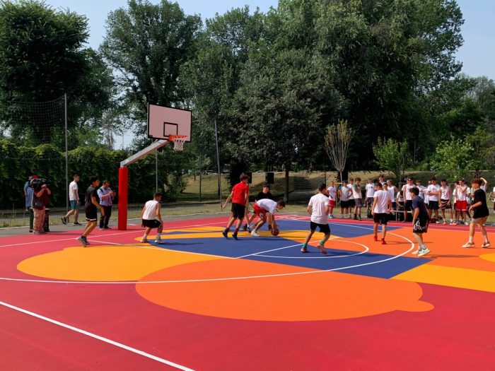 Basket, Kellogg con Belinelli inaugura un campo di quartiere a Milano