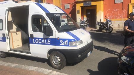 Polizia Locale Reggio Calabria: Azione a tutela del patrimonio pubblico ed antidegrado. All’esito degli stessi sono state deferite all’Autorità Giudiziaria otto  persone per occupazione abusiva aggravata  di immobile pubblico, tra cui 4 soggetti che avevano occupato tre cabine del lido comunale