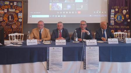 Ponte sullo Stretto, Versace: “Servono opere complementari utili ad unire il territorio al resto del Paese” Il sindaco facente funzioni della Città Metropolitana ha preso parte al seminario "Il Ponte sullo Stretto di Messina - Un'opportunità per i territori dello Stretto e per l'area Euro-Mediterranea", organizzato dal Lions club nell'ambito del meeting "Forum Permanente del Mediterraneo e Mar Nero" che unisce circa quaranta club del Multidistretto Italy