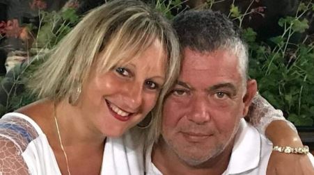 Uccise la moglie a coltellate in Calabria nel 2021, inflitti 26 anni di carcere a Giuseppe Servidio L’omicidio sarebbe è dopo un litigio in casa tra i due, al termine di un periodo di crisi della coppia nel corso del quale Servidio aveva anche aggredito la coniuge che non lo aveva denunciato