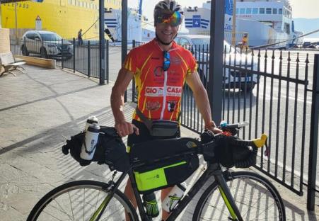 “Un viaggio per la vita”. Il Maggiore La Rosa in bicicletta da Messina verso il Circolo Polare Artico L’impresa, patrocinata dal Comando Generale della Guardia di Finanza e supportata dalla Fondazione Italiana per la Ricerca sul Cancro – AIRC, rappresenta un’azione di forte sensibilizzazione e di sostegno alla ricerca sul cancro